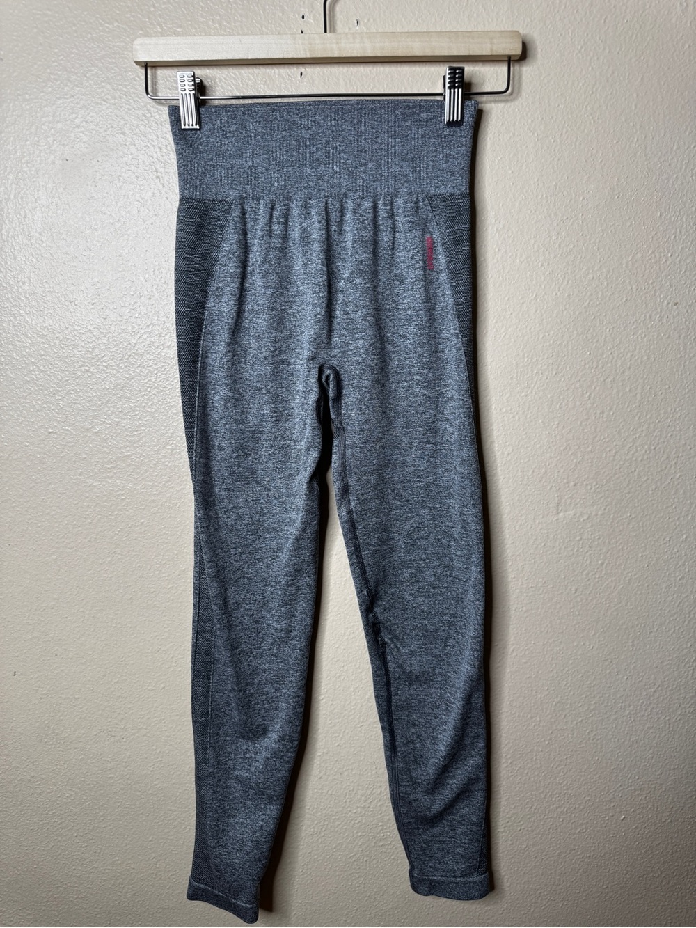 Gymshark Womens M Seamless High Waisted Leggings Gray Pink Logo Workout
